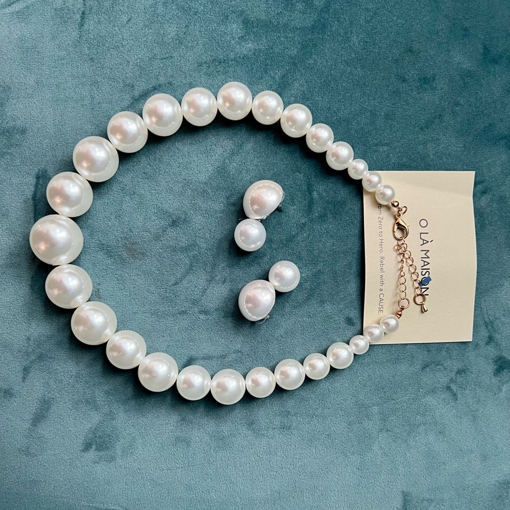 O La Maison Baroque Pearl Necklace and Earrings